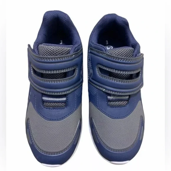 BUNDLE boy's clothing, 8-10, 3 pieces, Pants, Shirt and shoes - Picture 6 of 6